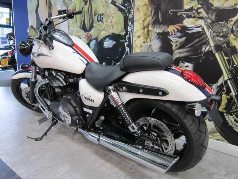 Triumph thunderbird 1600 custom discount